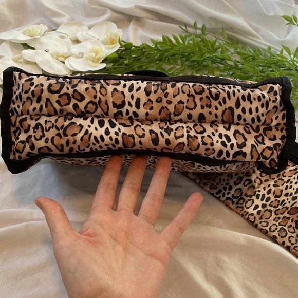 LeSportsac Ombré Cheetah Deluxe Shoulder Satchel - Picture 4 of 13